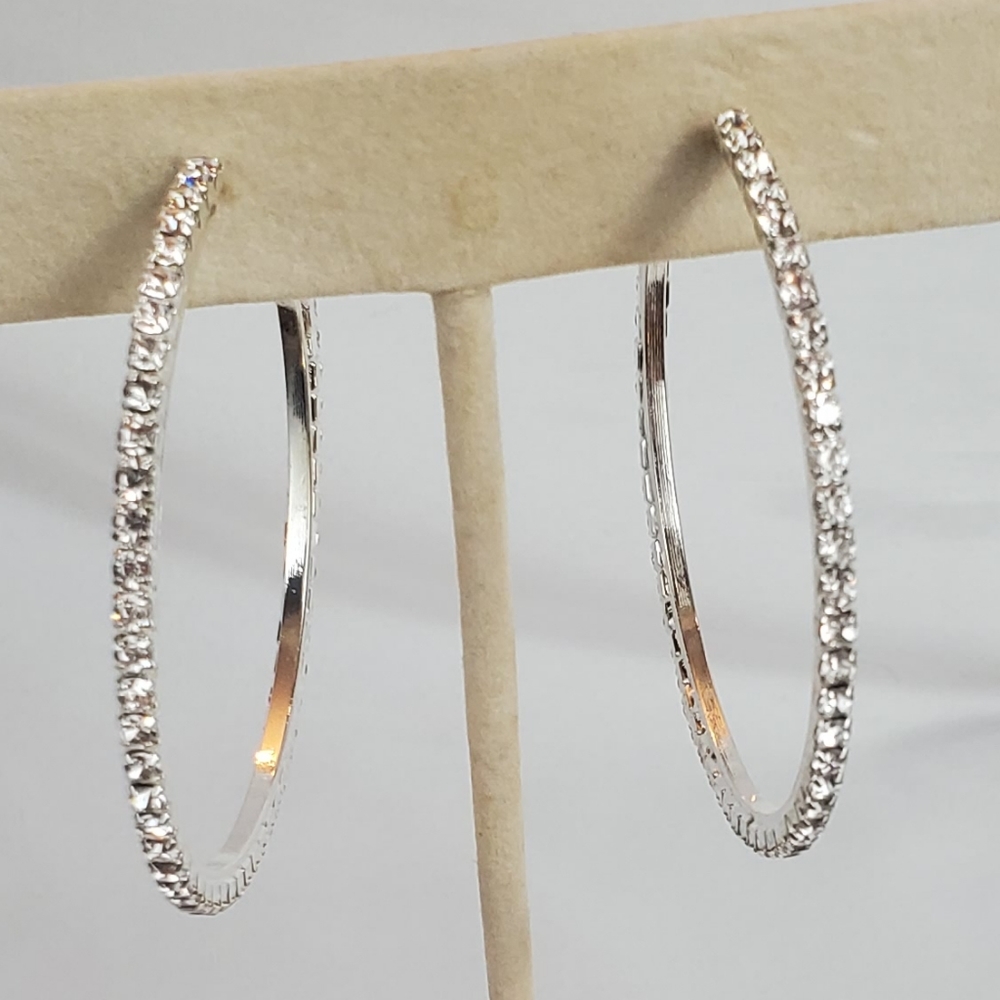 White gold color and crystal hoop earrings
